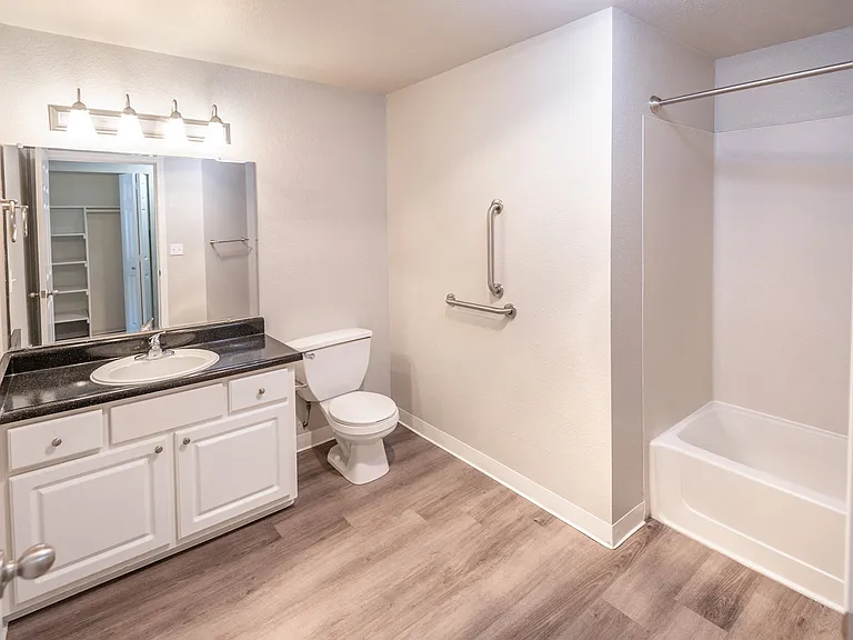 Black Lake Apartments — Photo 18