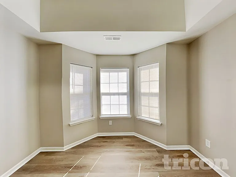 713 Southridge Dr — Photo 4
