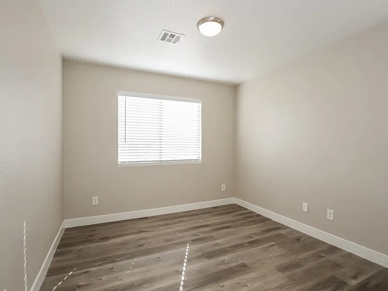 524 W Claxton Ave — Photo 13