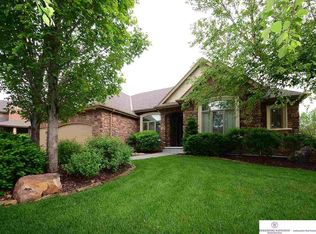 21320 Walnut St, Elkhorn, NE 68022