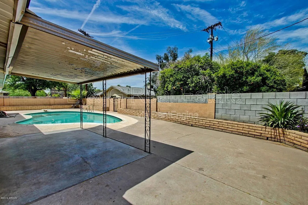 Building Photo - 1030 E Manhatton Dr