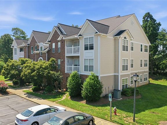 3rd image of 2221 Delaney Dr #112