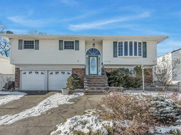 2912 Moreland Avenue, Oceanside, NY 11572