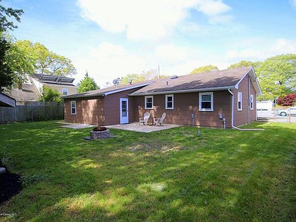 4th image of 303 Foxwood Ln