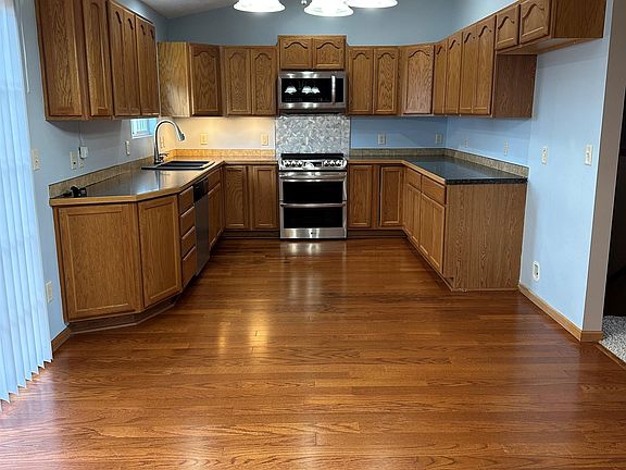 2nd image of 604 E 8th St