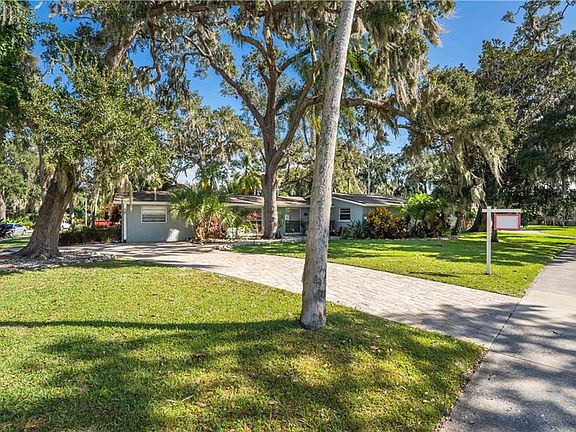3rd image of 2815 Gulf Gate Dr