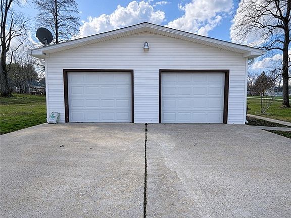 5th image of 914 Orchard Street