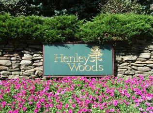 18 Henley Way, West Hartford, CT 06117