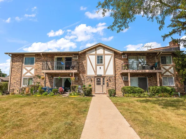 16W540 Lake Dr APT 9-104, Willowbrook, IL 60527