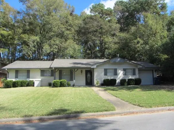 909 Broadmoor Dr, Huntsville, TX 77340