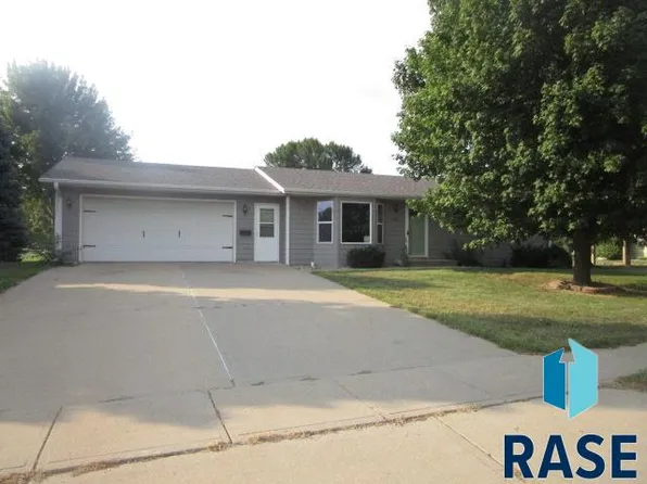 400 Ruth St, Yankton, SD 57078