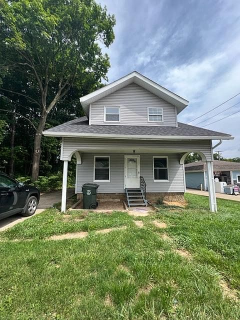 1st image of 484 College St