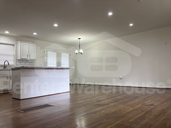 4th image of 1048 Medina Dr