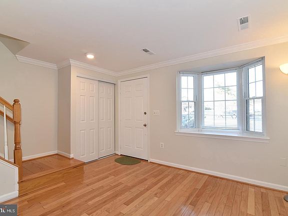 3rd image of 48 Dulany Ct