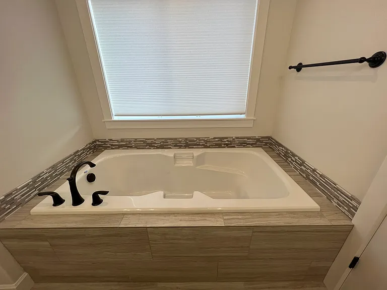 Primary Bathroom - Tub