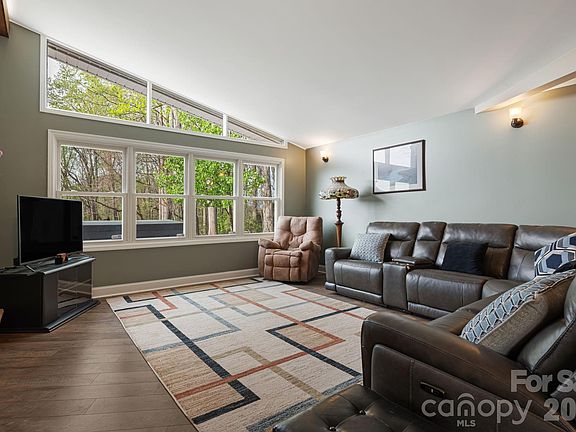 5th image of 87 W Oakview Rd