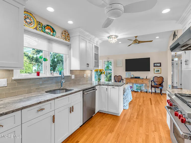 67 N Farragut Ave — Photo 30