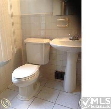 16560 Rosemont Bath.JPG