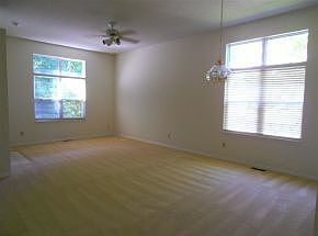 4th image of 718 E Moss Creek Dr