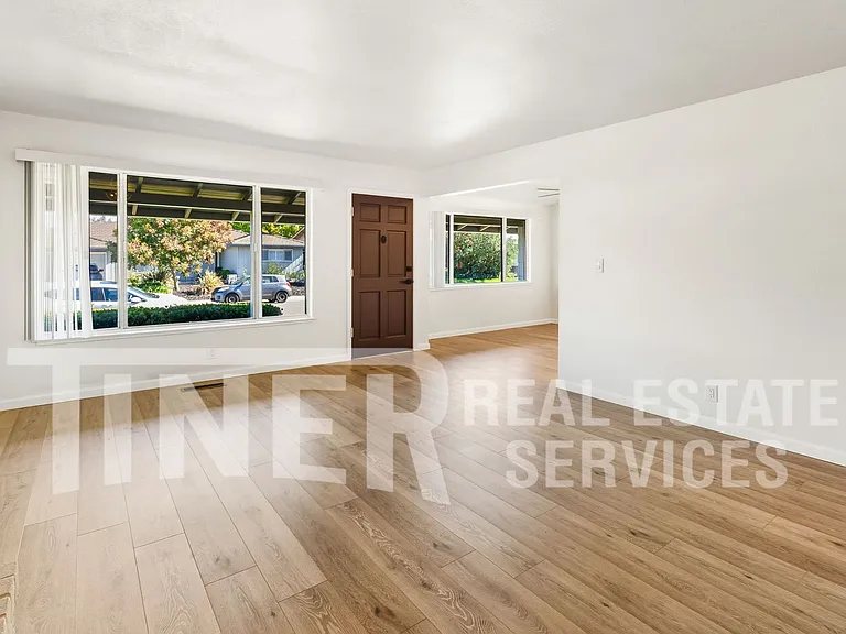 7400 Mooncrest Way — Photo 4