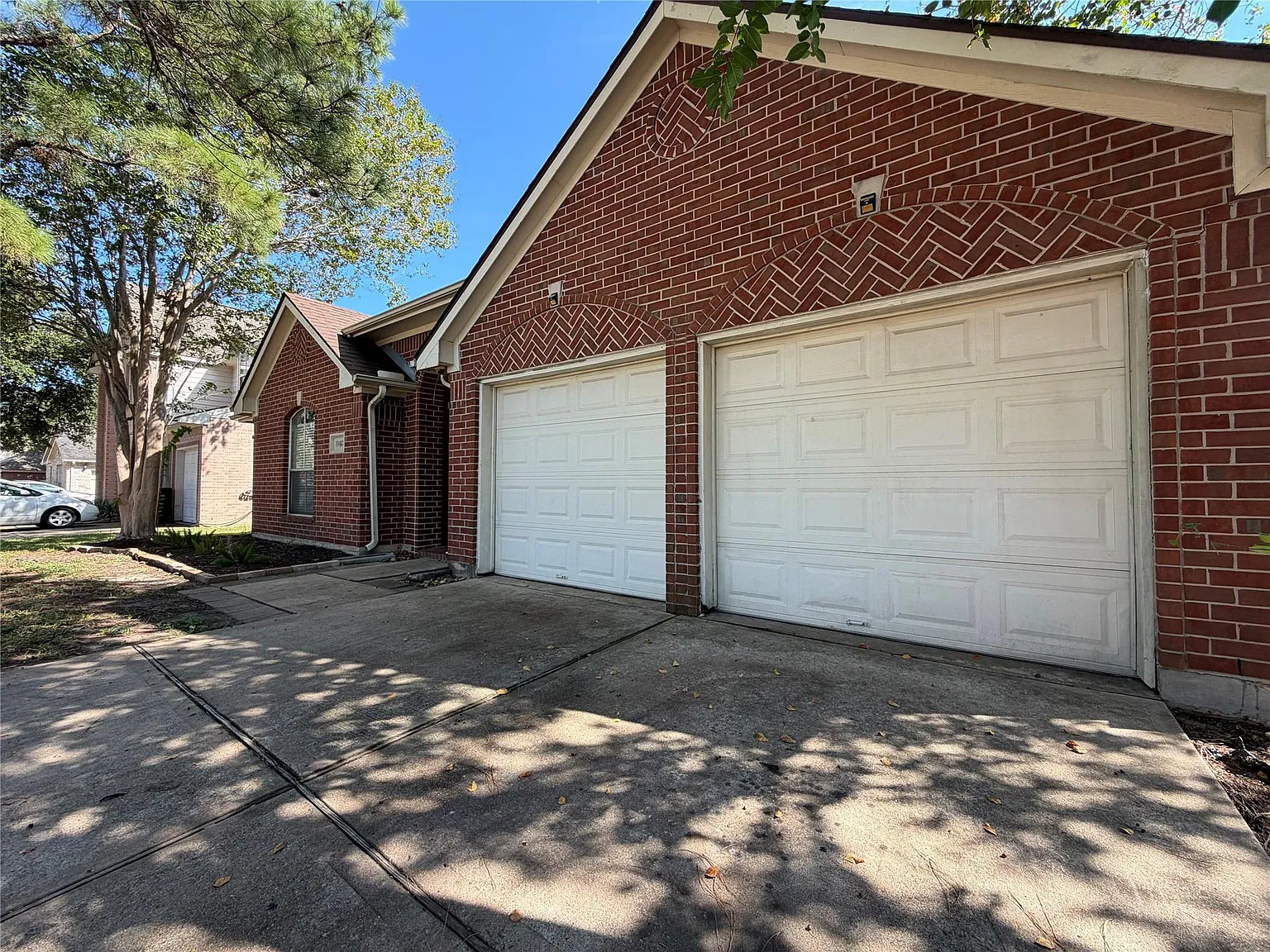 3 bed, 2.0 bath, 2071 sqft, $2,099 — Photo 3