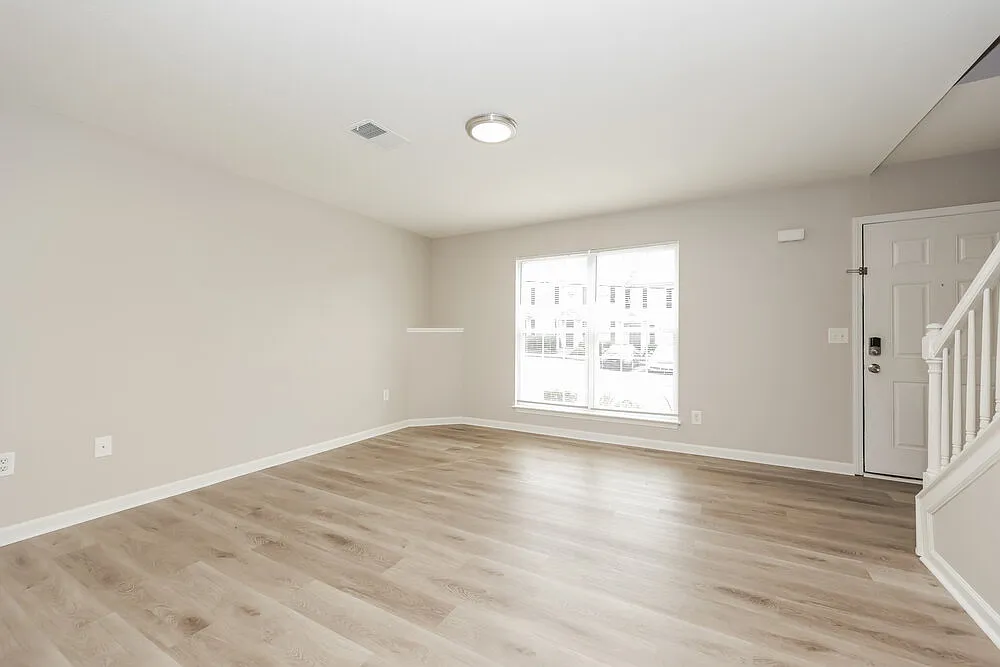 3 bed, 2.5 bath, 1287 sqft, $1,770 — Photo 4