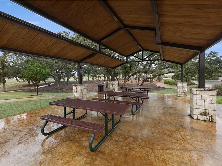 1524 Uhland Dr — Photo 32