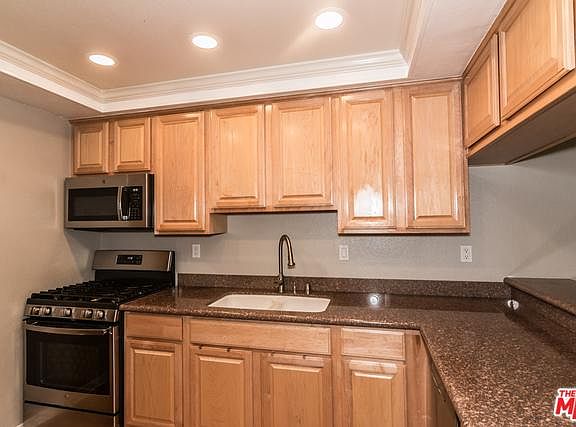 4th image of 253 N Mar Vista Ave APT 8