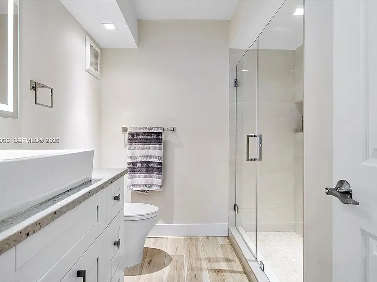 230 Lakeview Dr #106 — Photo 36