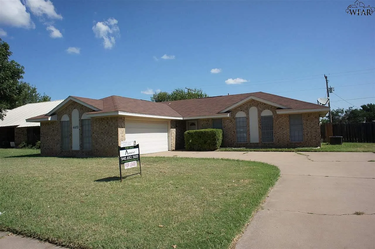3 bed, 2.0 bath, 1426 sqft, $2,150 — Photo 2