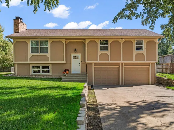 3030 SE Eveningtide Way, Topeka, KS 66605