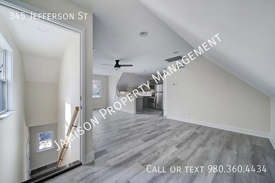 Unique Home in Matthews! — Photo 2