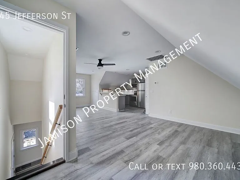 345 Jefferson St — Photo 2