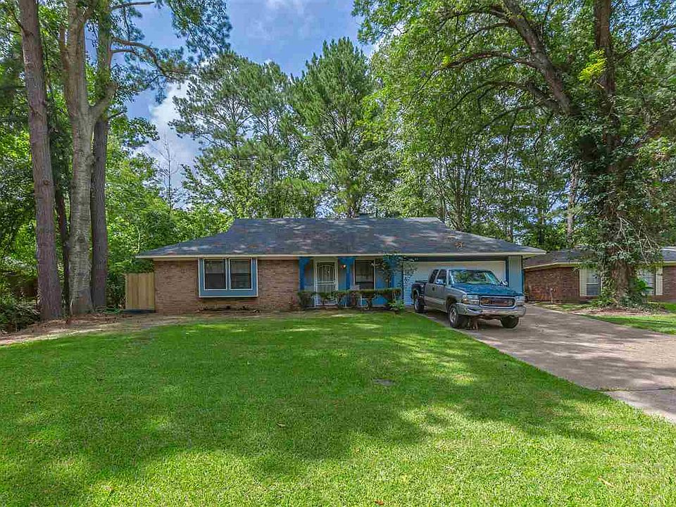 1st image of 124 Holly Hill Dr