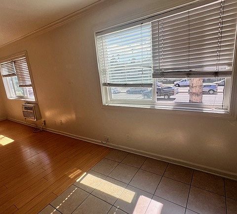 5th image of 20327 Saticoy St Unit 217