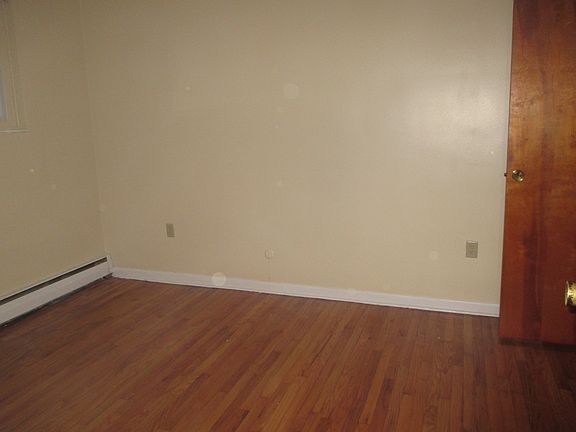 5th image of 155 Garden Ave APT 2A