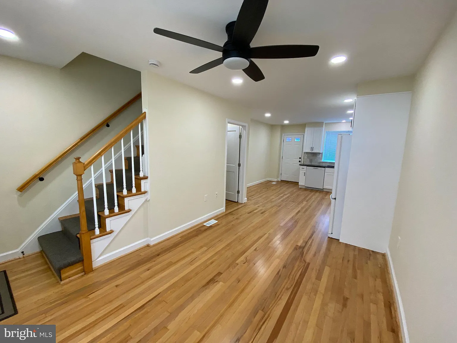 2 bed, 1.5 bath, 1140 sqft, $1,850 — Photo 3