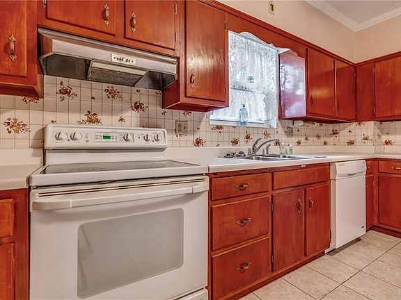 5th image of 1767 Bower Hill Rd