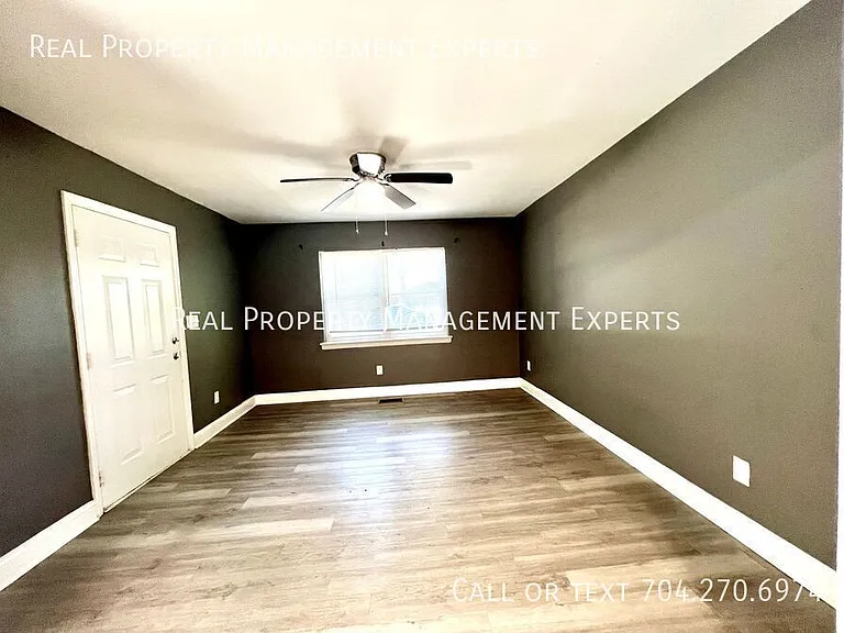 2501 Eastway Dr — Photo 6