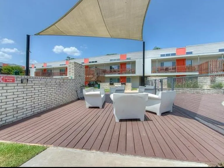 2200 Dickson Dr #101 — Photo 36