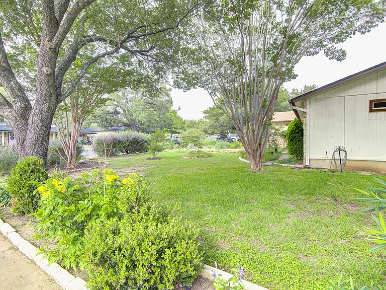 12430 Wycliff Ln — Photo 4