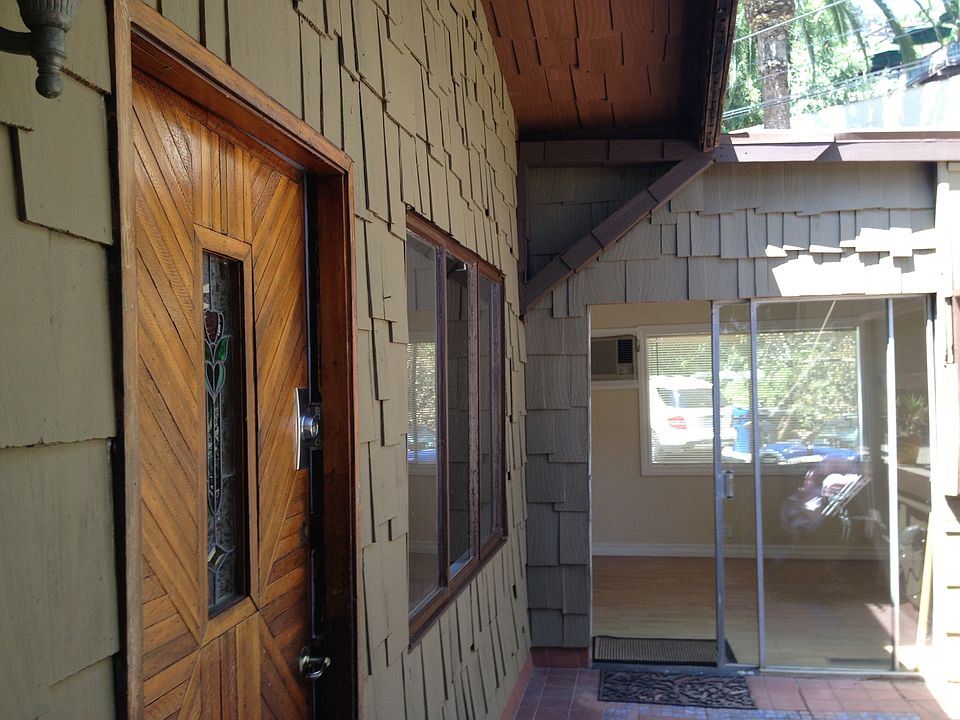 SLIDING DOOR TO DECK