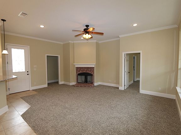 3rd image of 1008 Colonial Dr