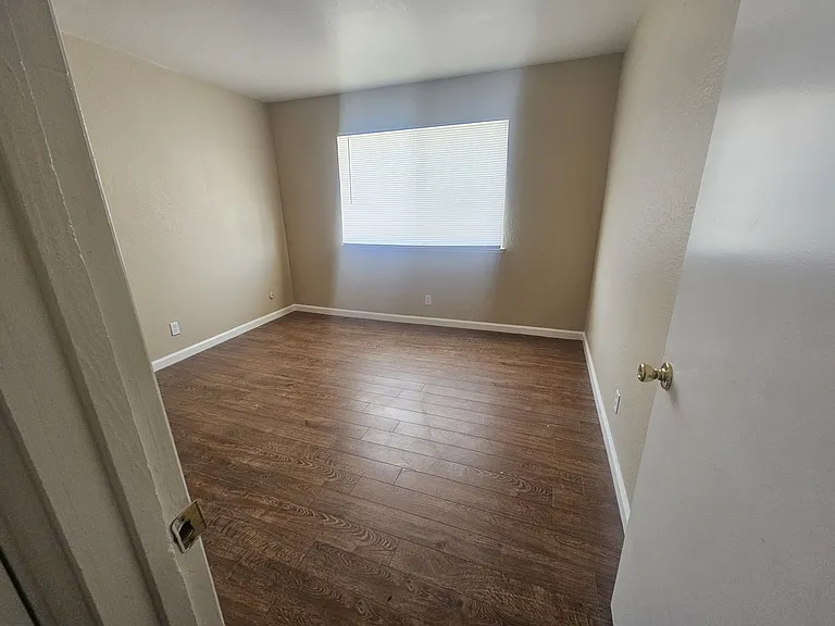 3417 Fairview Dr — Photo 9