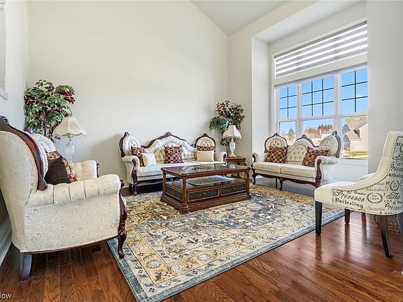 5th image of 2086 Meadowood Blvd
