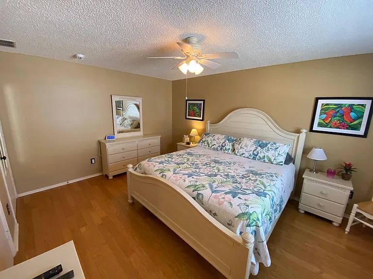 440 Canterbury Ct — Photo 30