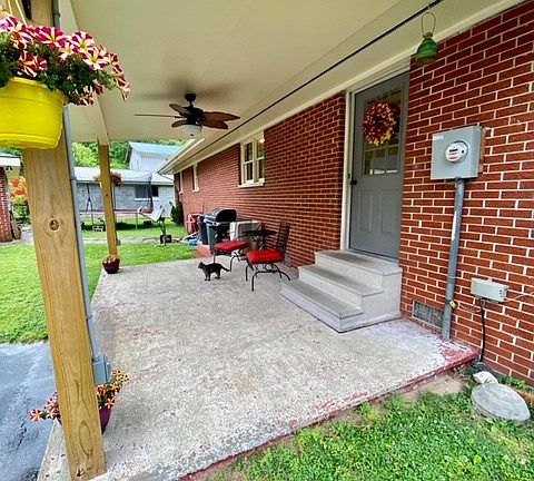 3rd image of 182 Price Ave