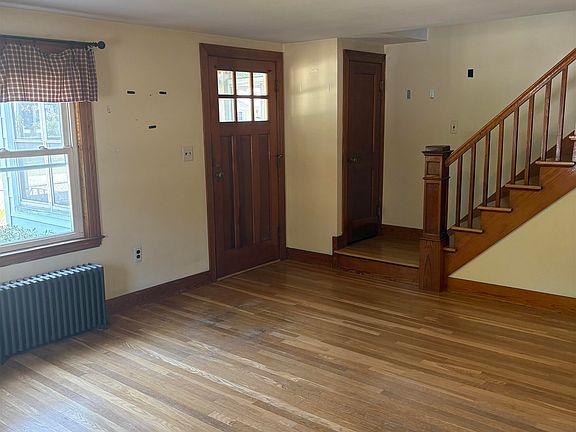 3rd image of 44 Dewey Street