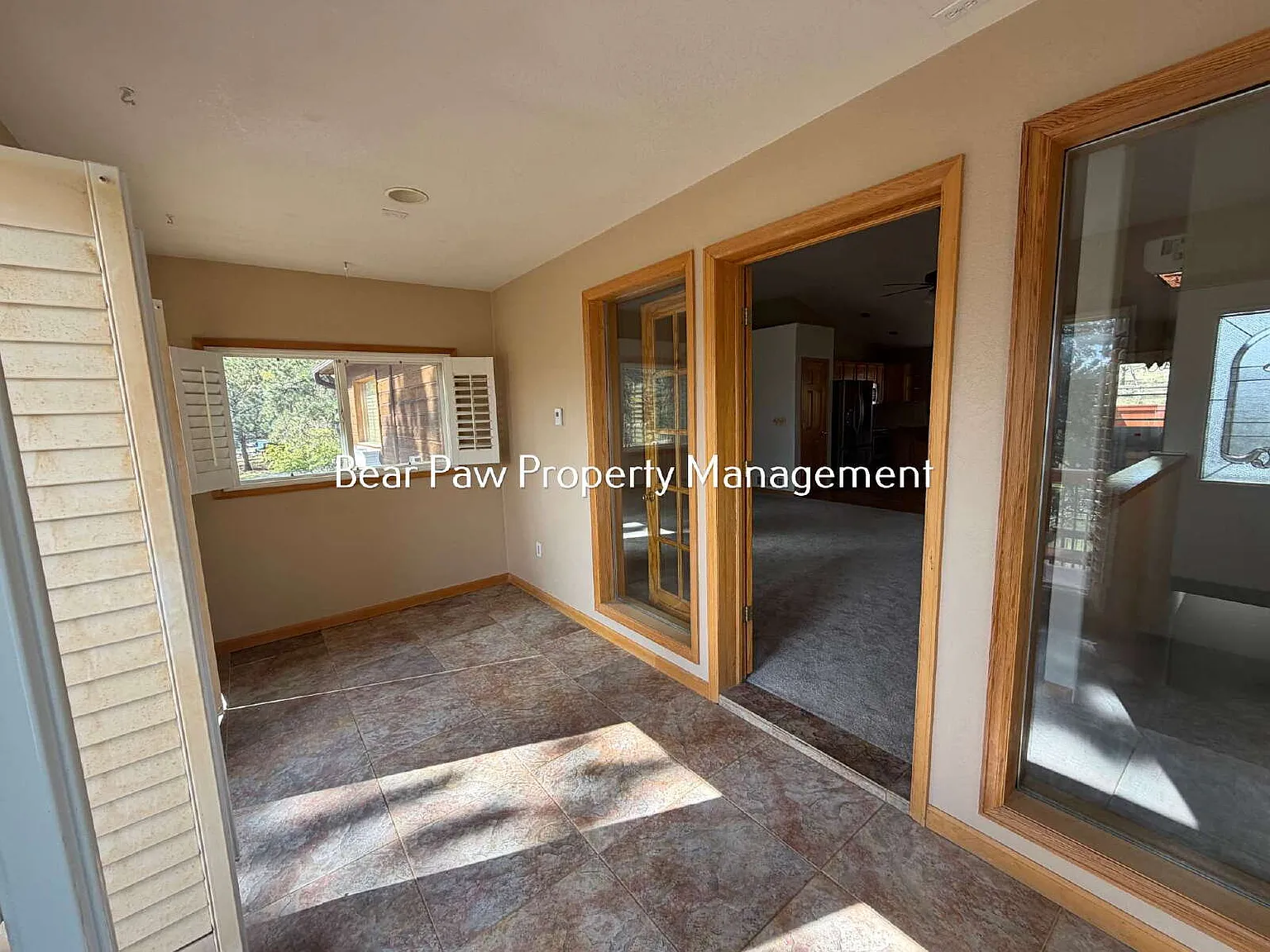 3 bed, 2.5 bath, 2100 sqft, $3,200 — Photo 2