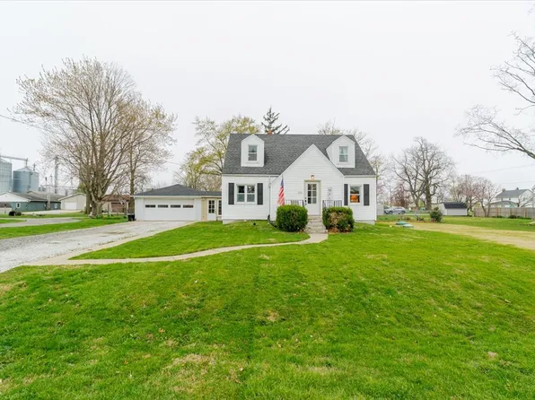 105 Detweiller St, Congerville, IL 61729